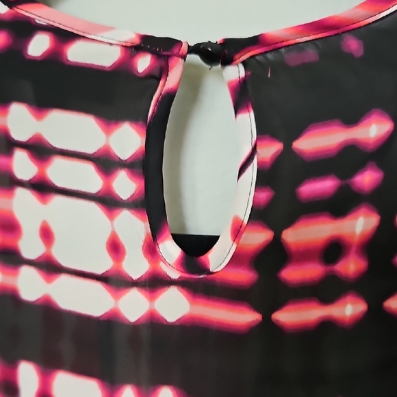 Worthington Colorful Pink and Black Pleated Front Sleeveless Graphic Blouse Med - Picture 7 of 11